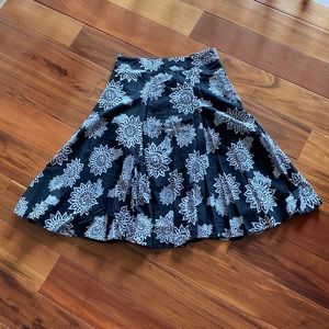 Black and white full skirt from New York and Company